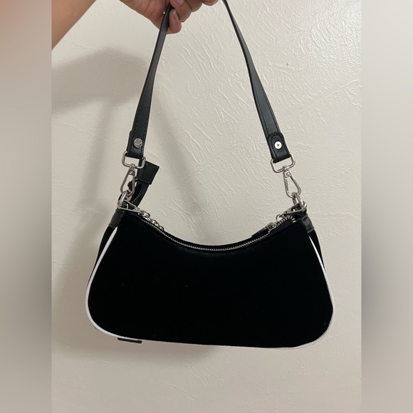 Von Dutch Black Velvet Shoulder Bag - Picture 4 of 8